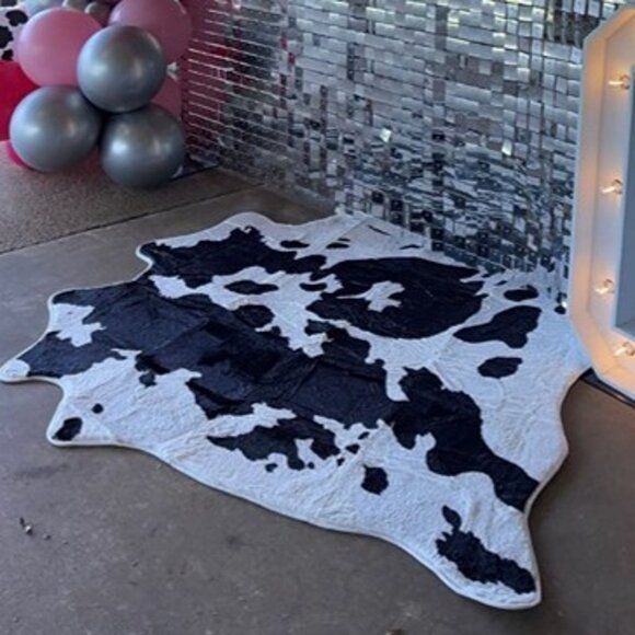 NEW Cow Print Rug Faux Cowhide Rug, Upgraded Fluffy Animal Printed ,4.6ft x 5.2f - Picture 3 of 8